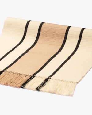 Camino de mesa beige, negro y café