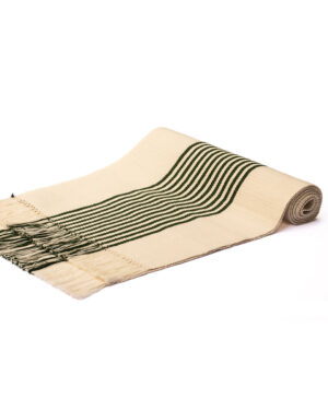 Camino de mesa beige con lineas delgadas verdes