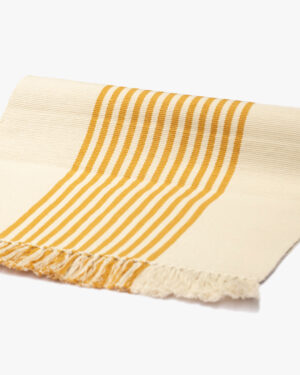 Camino de mesa beige y amarillo